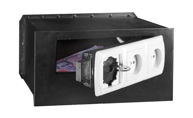 Сейф, про який не здогадається ніхто: розетки-тайники